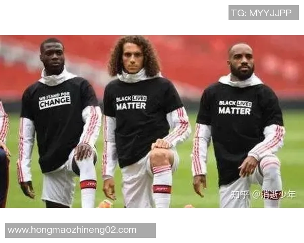 非裔足球明星的辉煌成就与历史地位排名分析与回顾